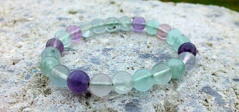Bracelet en Fluorite Arc-en-Ciel : La Pierre de Clarté, d’Équilibre et de Protection